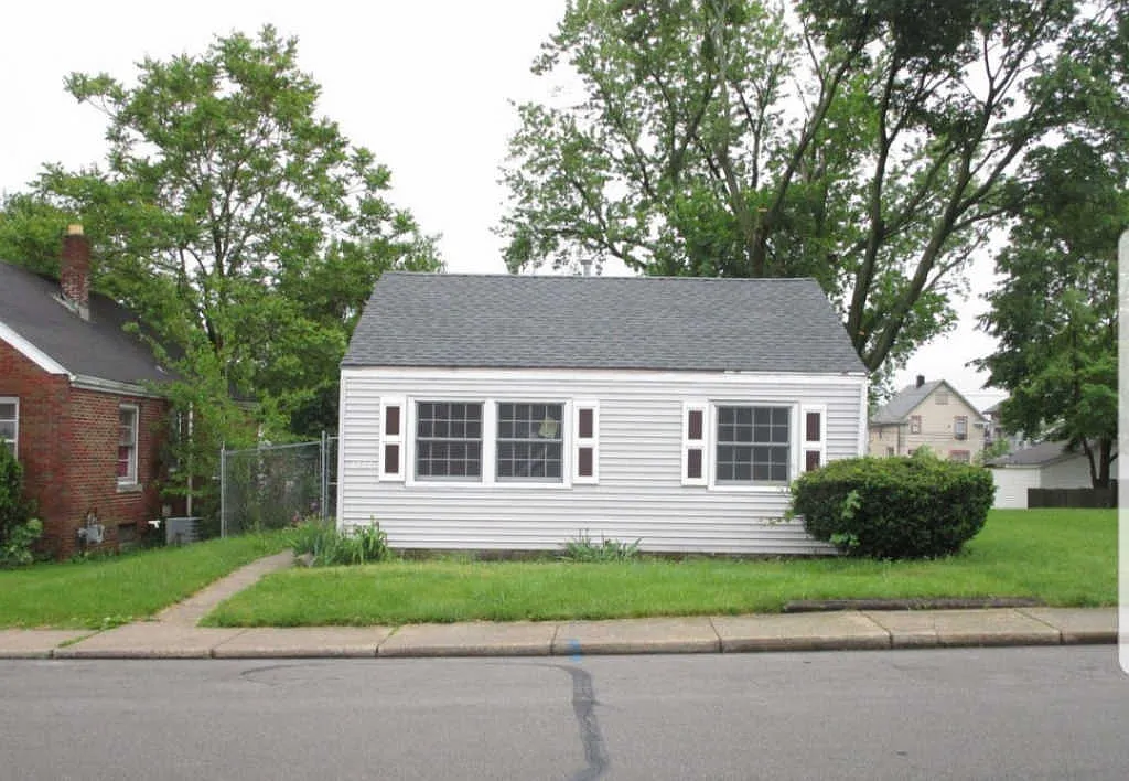 1121 3rd St photo 1