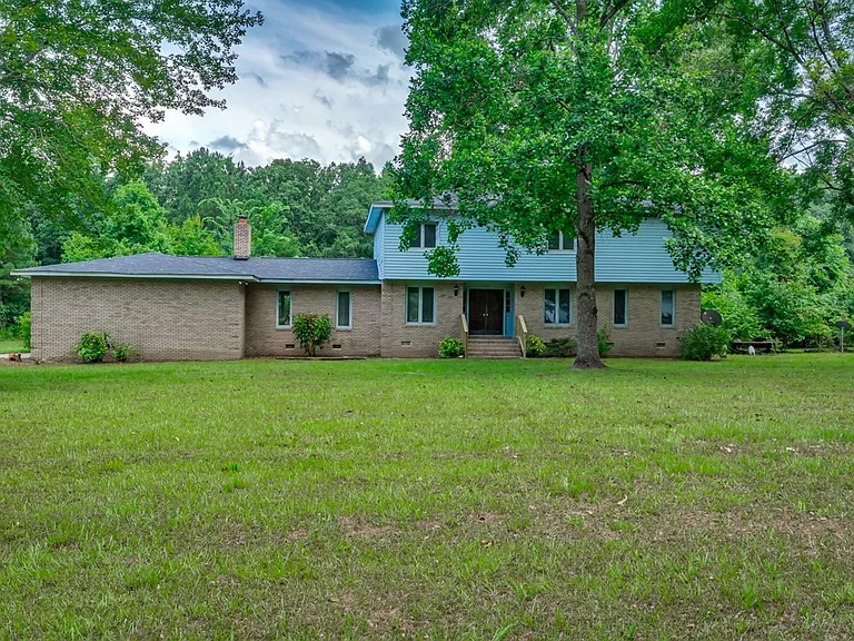 400 Derby Ln #2 — Photo 3