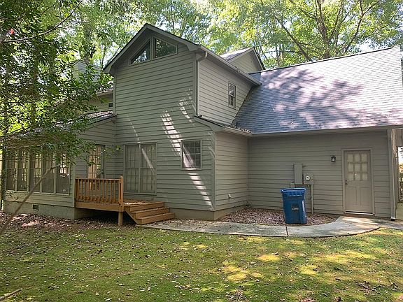 3rd image of 406 Holly Brook Ln