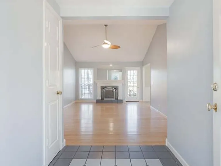 816 Beech Bend Dr — Photo 2