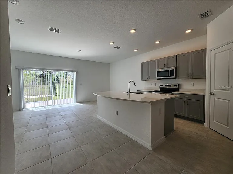 2612 Penguin Blvd — Photo 5