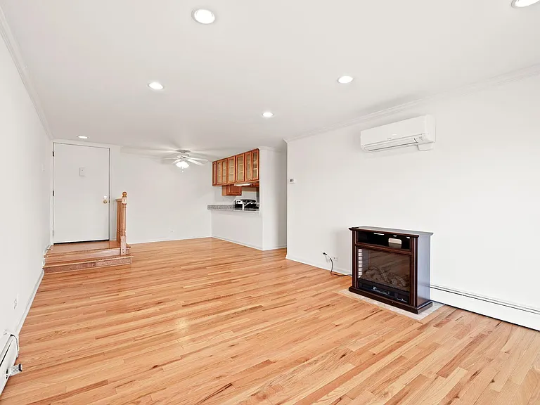 Emerald Court Apartments — Photo 51