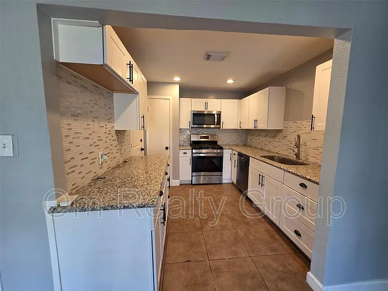 1115 Rock Canyon Dr — Photo 10