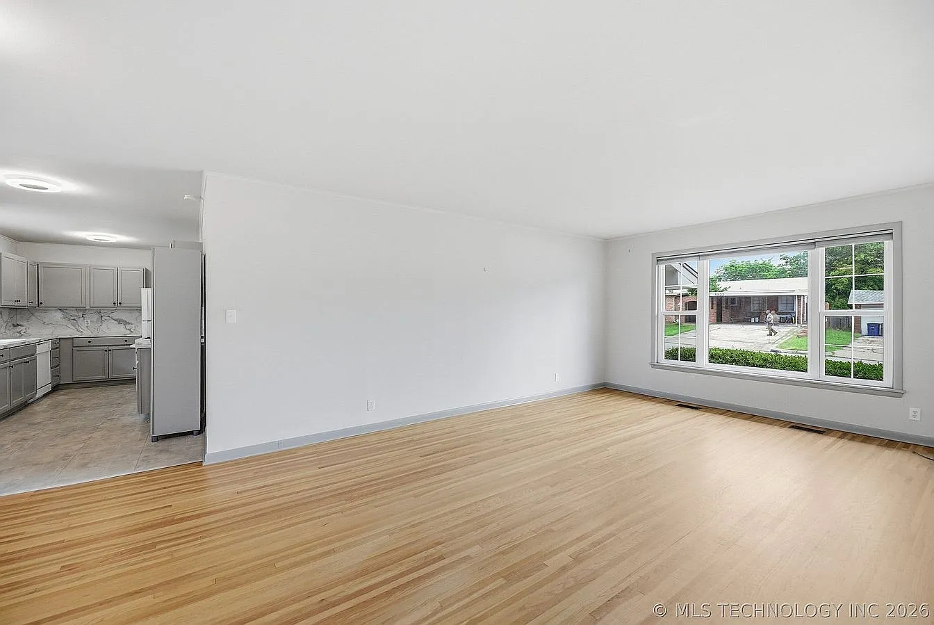 3 bed, 1.5 bath, 1264 sqft, $1,700 — Photo 3