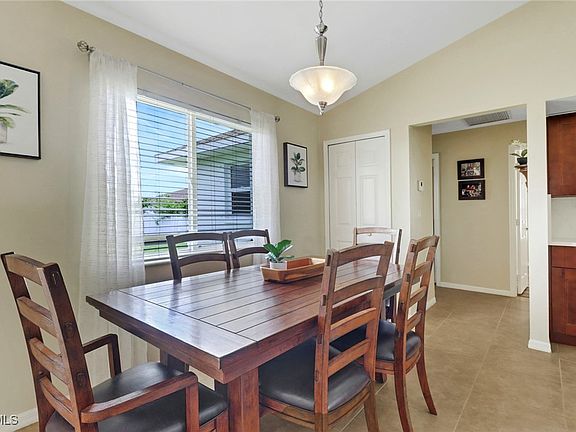 5th image of 2223 SW 16th Ter