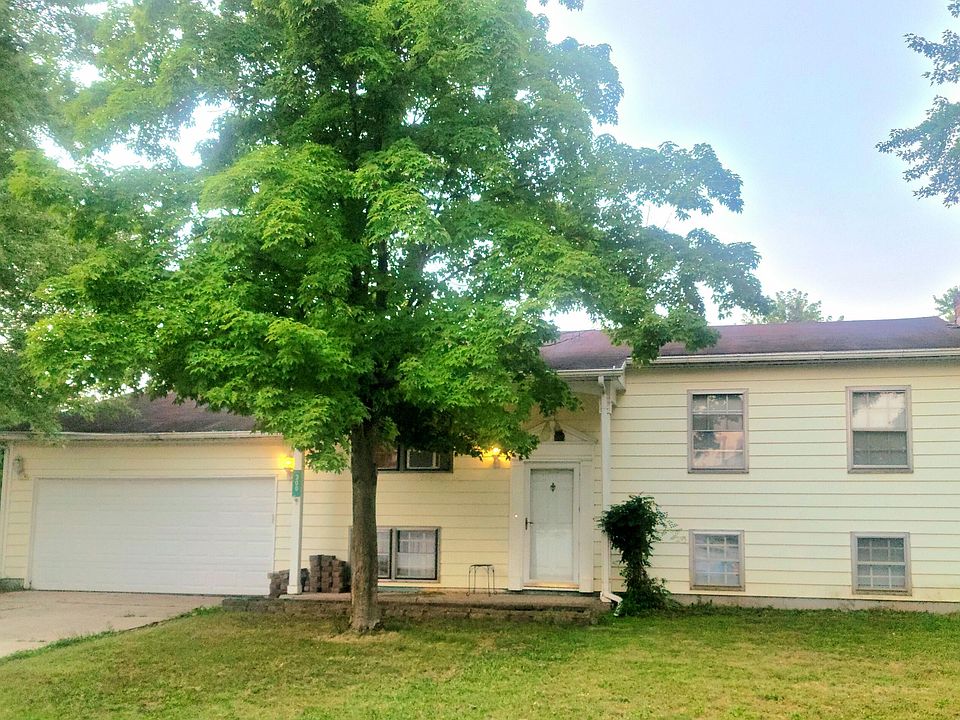 1st image of 300 Hawthorne Ct W