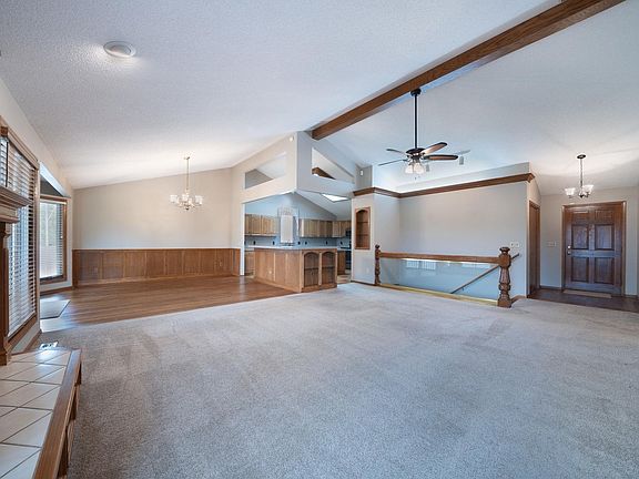 4th image of 1607 N Woodridge Ct