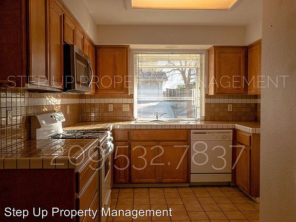 4th image of 10771 Buena Oaks Ct #B