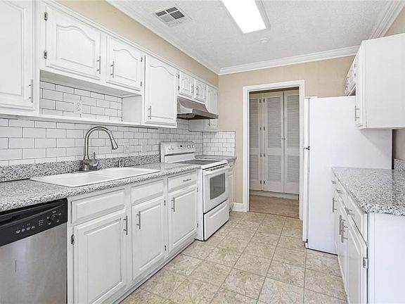 3rd image of 1025 Raymond Dr