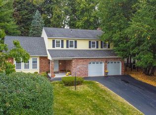 33 Clover Field Dr, Loudonville, NY 12211