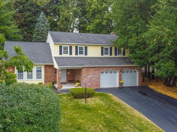 33 Cloverfield Drive, Loudonville, NY 12211