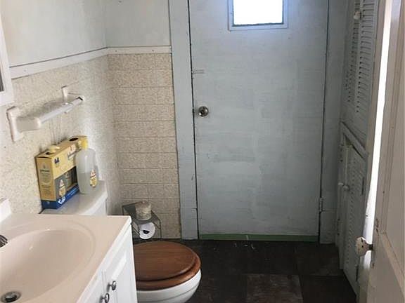 4th image of 14508 Kingsford Ave