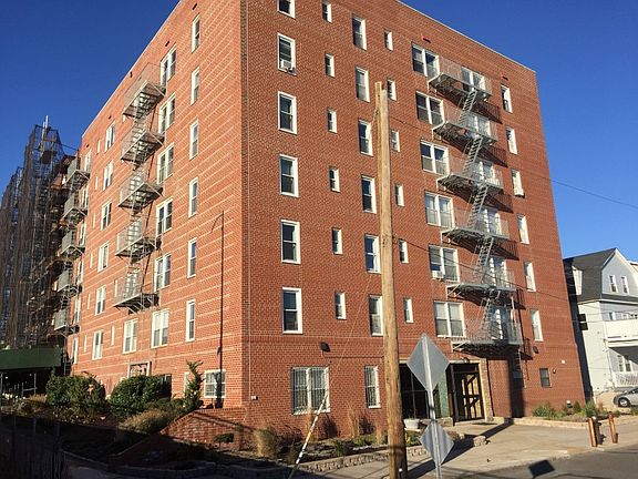 2nd image of 133 Beach 120 St