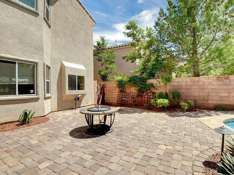 469 Annotto Bay St — Photo 40