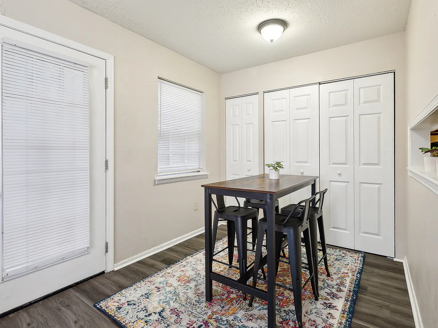 2 bed, $1,560 — Photo 4