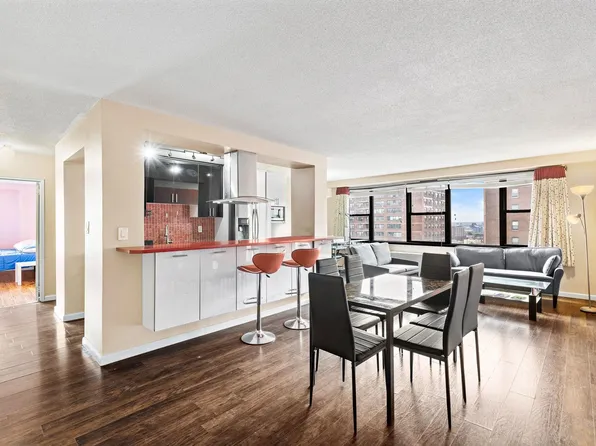 201 Saint Pauls Avenue image 2 of 22