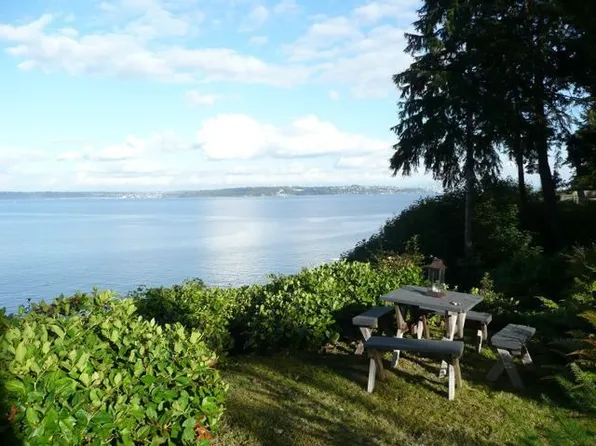 11056 Mountain View Rd NE, Bainbridge Island, WA 98110