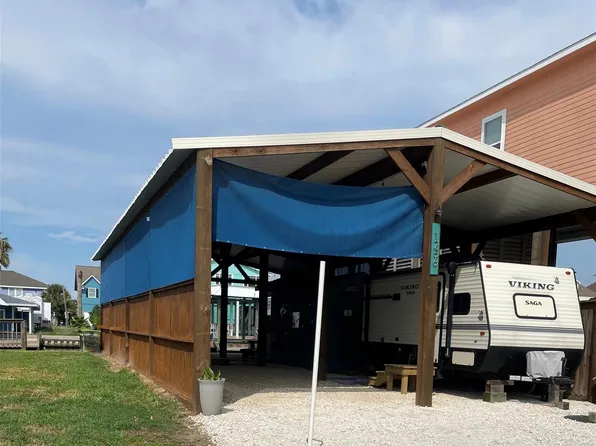 1256 Resort Rd, Crystal Beach, TX 77650