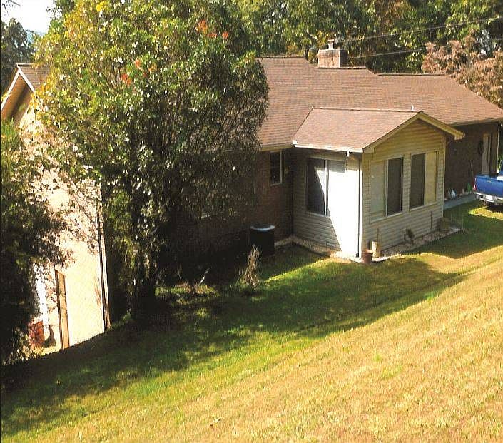 2nd image of 124 Shaw Ln