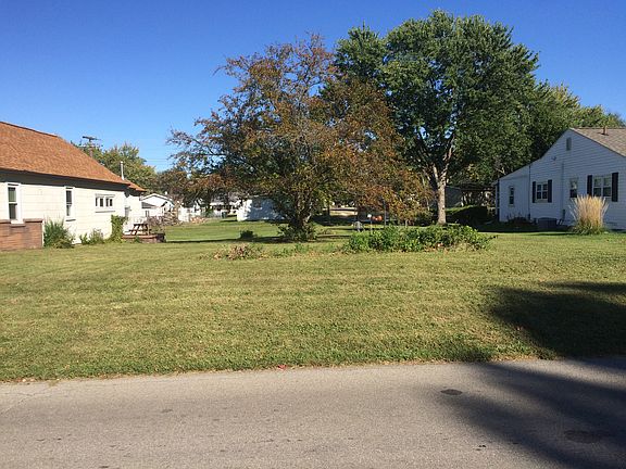 3rd image of 1816 N Reserve St