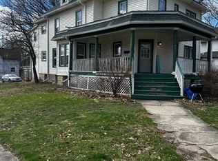 402 College Ave APT B, Dekalb, IL 60115