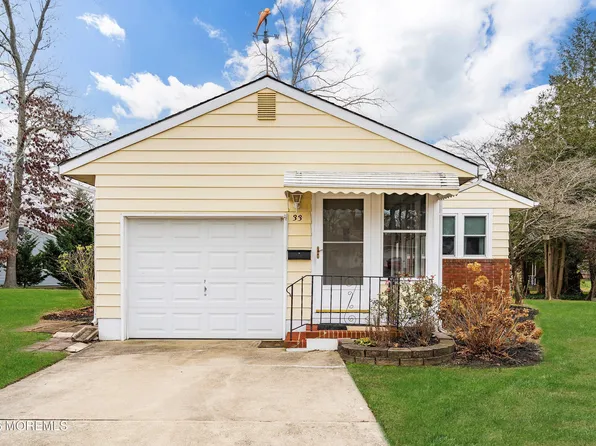 33 Gardenia Way, Toms River, NJ 08755