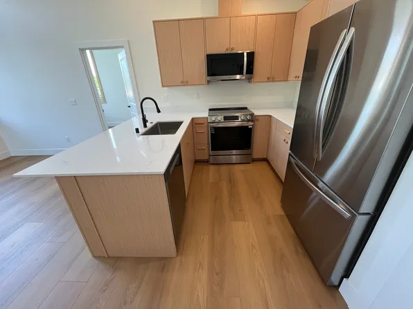 2626 Iron St Unit 201, Bellingham, WA 98225