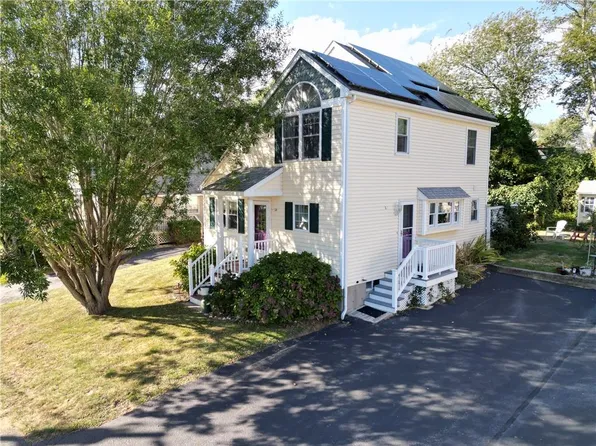 17 W Side Rd, Wakefield, RI 02879