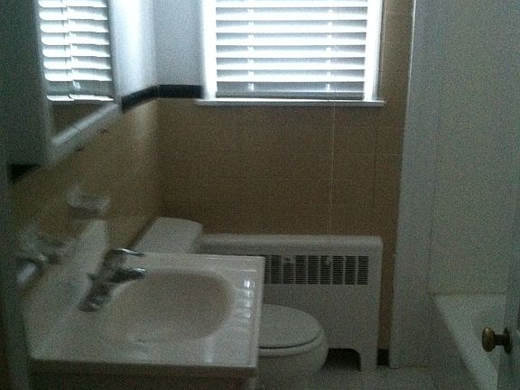 5th image of 1807 Oak St
