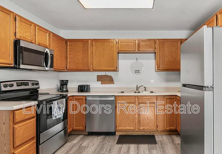 6935 Colby St — Photo 12