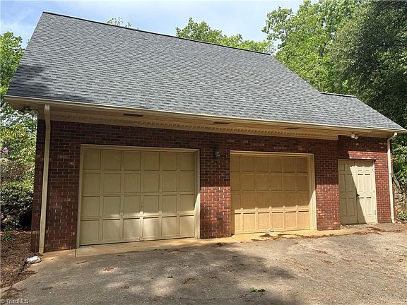 5th image of 421 Inwood Rd