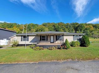 513 Riverview Dr, Lesage, WV 25537