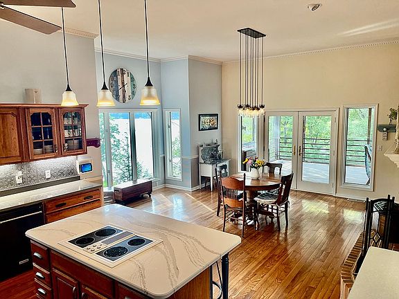 4th image of 56 Shady Oak Ct