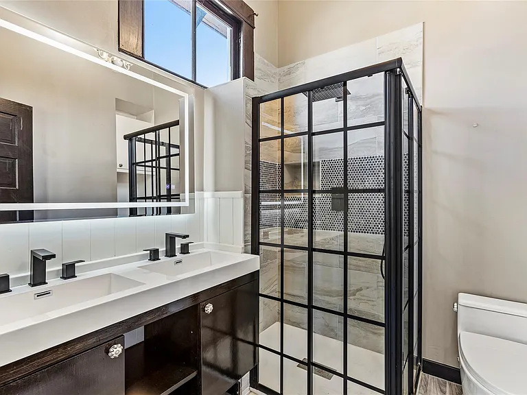 3902 Bernardo De Galvez #B — Photo 19