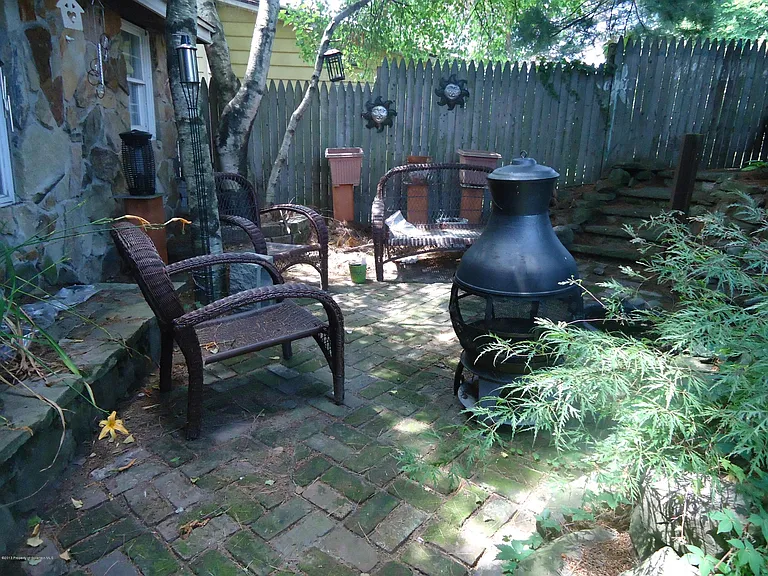 1035 Lincoln St — Photo 8