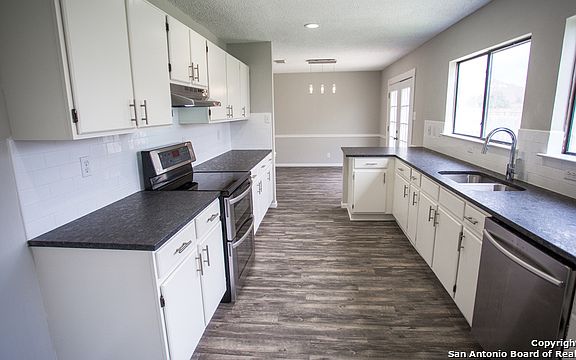 4th image of 8133 Chestnut Barr Dr