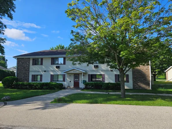 Meadows West 32, S69W15132 Cornell Cir APT 2, Muskego, WI 53150