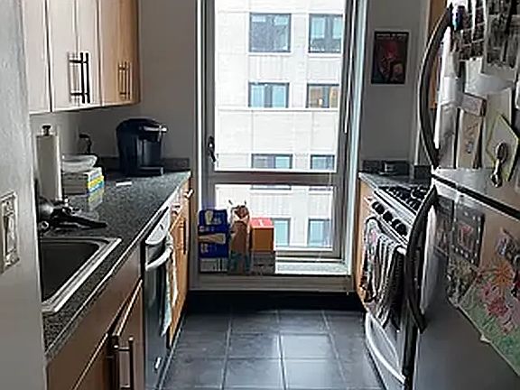 5th image of 90 William St APT 10G