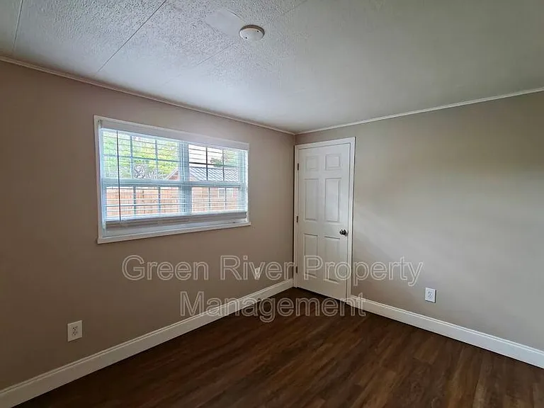146 Phoenetia Dr — Photo 31