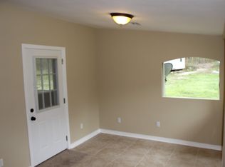 464 Hewett Rd, Defuniak Springs, FL 32435