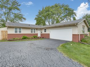308 Oakwood Rd, Vernon Hills, IL 60061