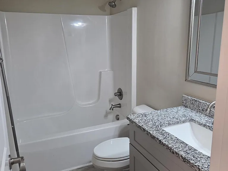 325 S Pointe Dr #B — Photo 17