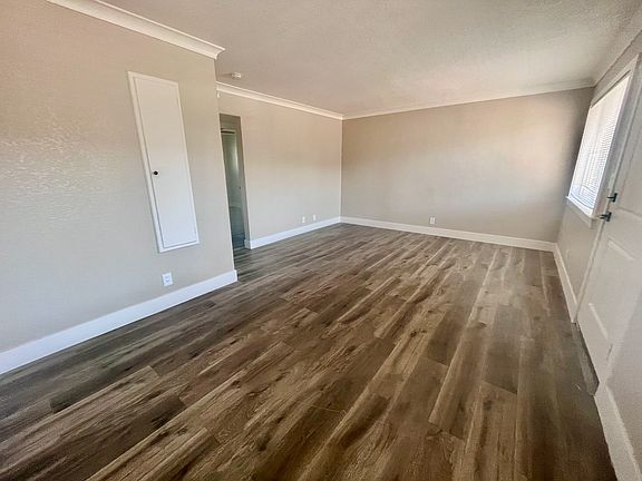 Living room (Angle two)