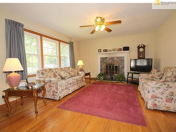 3rd image of 7412 Willow Ave