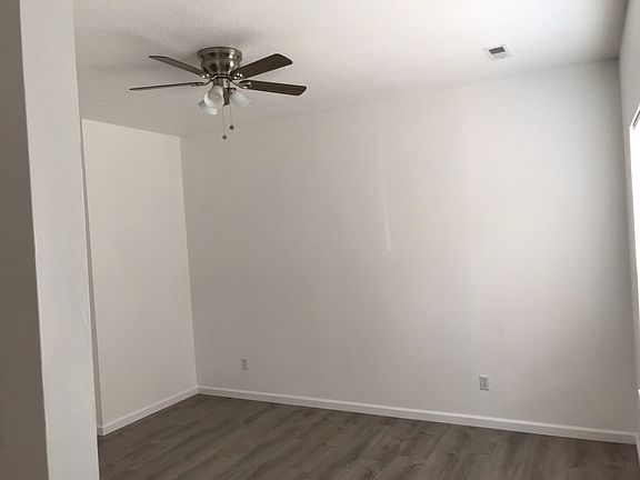 3rd image of 417 Fletcher St Unit 4-19