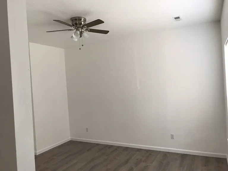 417 Fletcher St #4-19 — Photo 3