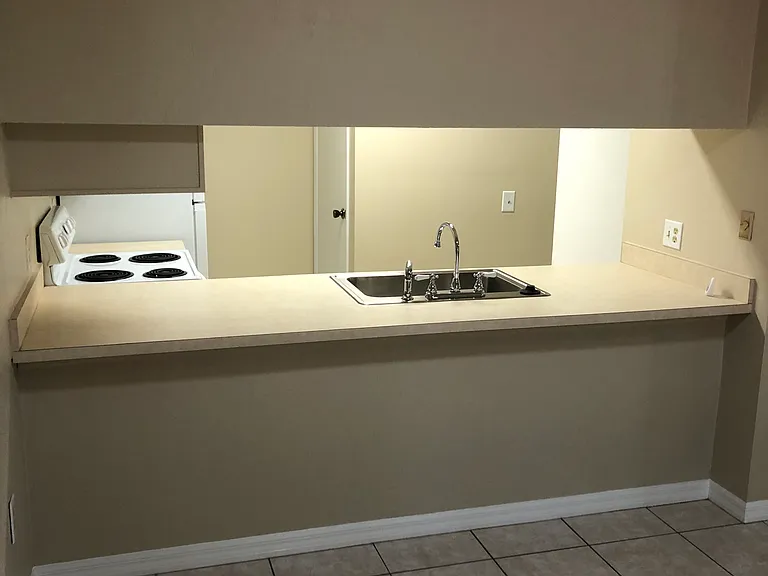 929 Hartford Dr — Photo 5