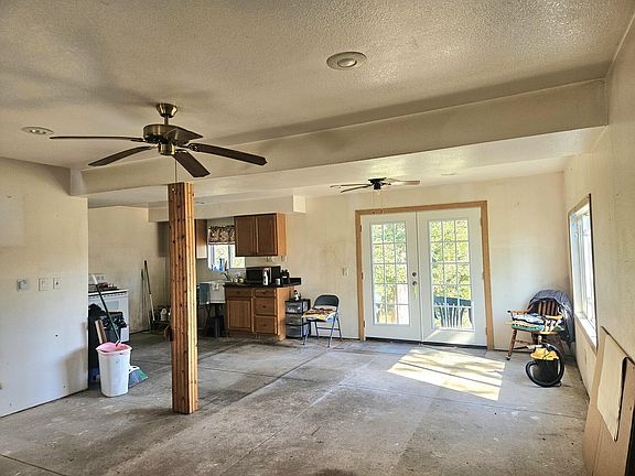 3rd image of 2202 Atalissa Rd