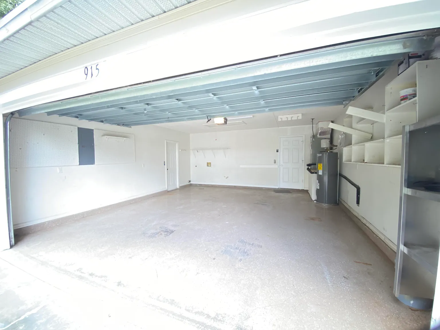 3 bed, 2.0 bath, 1340 sqft, $2,500 — Photo 2