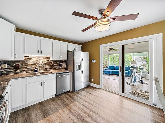 5th image of 3822 Eastmont Dr